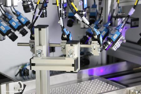mk-Halterungen und Profile sorgen für maximale Flexibilität der 19 Kameras