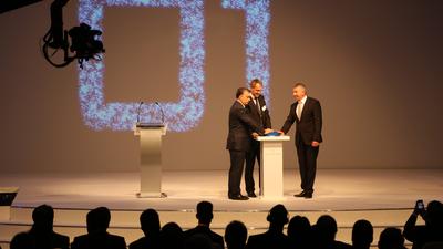Bei der feierlichen Eröffnungszeremonie im September 2013: der ungarische Ministerpräsident Viktor Orbán, Grundfos Konzernvizepräsident Lars Aagaard und der verantwortliche Geschäftsführer Laszlo Török (v.l.n.r.)