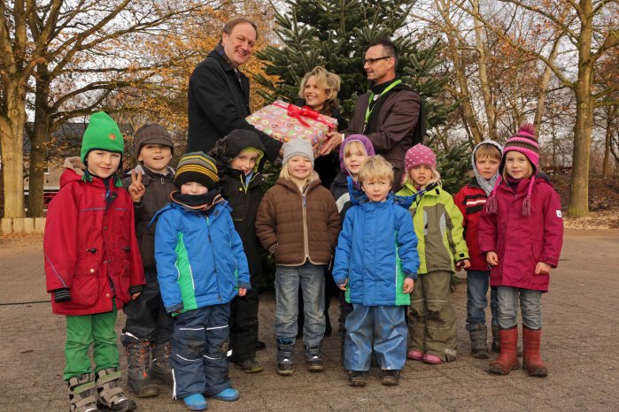 CEWE_Pressebild_SOS_Scheckuebergabe.jpg