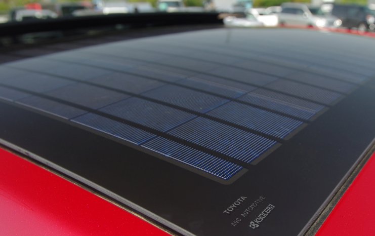 Solarmodul von Kyocera auf Toyota Prius.jpg