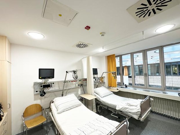 www.as-led.de-Patientenzimmer mit ehemals Kompaktleuchtstofflampen durch blendfreie und dimmbare.jpg