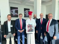 Feierten gemeinsam das 30-jährige Restaurant-Jubiläum (v. l.): Patrick Krämer, Gebietsleiter von Eurest, Dr. René Umlauft, Chief Market Officer bei Rittal, Betriebs- und Küchenchef Markus Biemer, Wolfgang Fritz, 1. Vorsitzender Rittal Betriebsrat Herborn, Ulrich Engenhardt, Chief Business Units Officer bei Rittal, und Uwe Scharf, Geschäftsführer Rittal Vertrieb Deutschland.