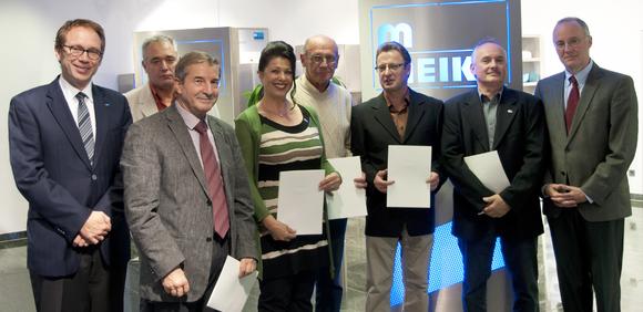 Fünf Jubilare sind 40 oder 50 Jahre im Dienst der MEIKO (v.l.n.r.) Meiko Geschäftsführer Dr.-Ing. Stefan Scheringer, Betriebsrat Reinhold Kimmig, Ferdinand Bühler (50 Jahre), Ulrike Lorenz (40 Jahre), Gerhard Wahl (40 Jahre), Joachim Schwendemann (40 Jahre), Siegfried Herrmann (40 Jahre), Bürgermeister Dr. Christoph Jopen