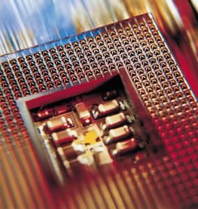 Kupfer spielt in seiner Funktion als ausgezeichneter elektrischer Leiter eine wichtige Rolle bei Anwendungen in der Elektrotechnik und Elektronik.