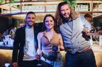 Diese Drei haben sich in London das Goldene Ticket fürs Finale gesichert: Paul Minea, Mia Lasocki und Luke Hanson (v. r.)