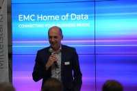 B. Huter (CEO, EMC Home of Data) stellt MuCon-X am German Mittelstand-Event »Europas Wirtschaftsdynamik: Bayerns Beitrag mit Staatsminister Eric Beißwenger« vor.