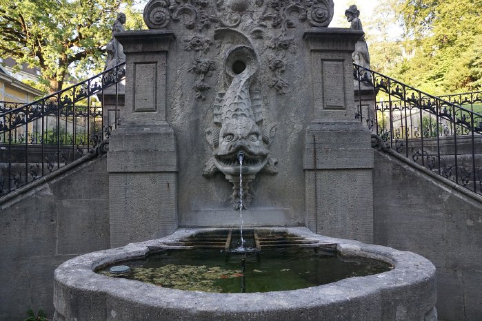 fountain-933494_1920.jpg