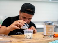 Mit Härter kombiniert, ist OLI-NATURA Skogen-Oil die perfekte Wahl für Buchenarbeitsplatten und bietet zuverlässigen Schutz für langlebige Oberflächen.