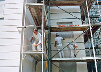 Rationell und schnell: Schon bei der Renovierung von Ein- und Zweifamilienhäusern lohnt sich der Einsatz von innovativem Spritzgerät und neuer Farbe.