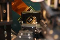 Mit dieser Blende der TU Ilmenau kann der Arzt Licht im Auge des Patienten sehen, das ihm bisher verborgen blieb / © TU Ilmenau