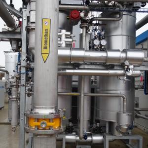 Bildunterschrift: Biogasaufbereitungsanlage zur Erzeugung von Biomethan, Leistungsklasse 1.400 m³ Rohbiogas / Stunde
Bildquelle: greenValue GmbH