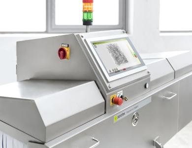 With an X-ray inspection system RAYCON from Sesotec tuna fillets are examined.