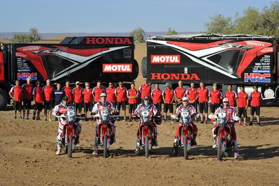Das komplette Honda Team für die Rallye Dakar 2014