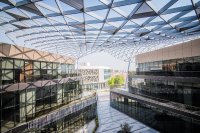 Die Dachkonstruktion der Mirdif Avenue Mall in Dubai wurde mit der Schüco Objektlösung Grid2Shell umgesetzt