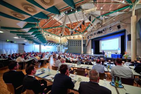 Zum 15. Mal veranstaltet die Anwendervereinigung HYDRA Users Group (HUG) vom 19. bis 20. September 2019 in der Stadthalle in Hockenheim ihre Jahrestagung (Bildquelle: MPDV)