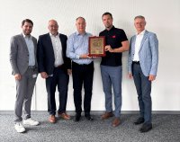 Thorsten Lienhardt-Schuster (COO Fastening Systems, ARNOLD UMFORMTECHNIK), Bernd Weidner (COO Fastening Solutions, ARNOLD UMFORMTECHNIK, Ralph Lang (Team Leader Customer Quality Engineering, ARNOLD UMFORMTECHNIK), Zdeněk Kolářský (Supplier Technical Assistance Manager bei Ford Motor Company), Uwe Wolfarth (Senior Director Research ＆ Development / Licensing, ARNOLD UMFORMTECHNIK)