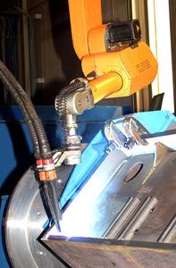 MAG TANDEM high-capacity welding on thick components for cable cars using ROMAT® industrial robot.