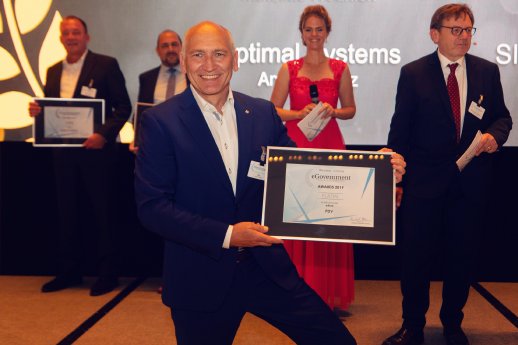 Platin-Award-2019_Beste-E-Akte_offenblen.png