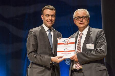 Gewinner des GlobalConnect-Awards 2014 in der Kategorie Global Player Thomas Brommer, Vice President Sales Ventilati-on Division Ziehl-Abegg SE in Kuenzelsau und Dr. Nils Schmid MdL, Stellvertretender Ministerpräsident sowie Finanz- und Wirt-schaftsminister des Landes Baden-Württemberg