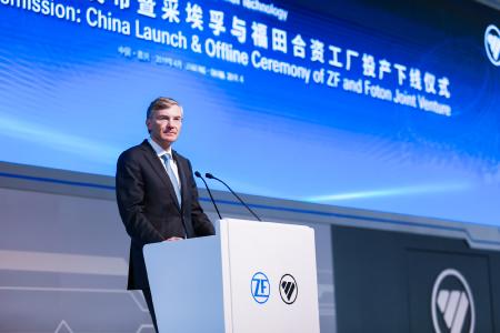 Wolf-Henning Scheider, Vorsitzender des Vorstands der ZF Friedrichshafen AG, bei der feierlichen Eröffnung des Joint-Ventures Werkes von ZF und Foton in Jiaxing (Bild: ZF)