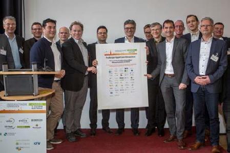 Verabschiedung des Freiburger Appells mit Freiburgs Oberbürgermeister Dr. Dieter Salomon (Mitte)