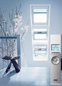Automatische Dachfenster ermöglichen individuelle Programmabläufe, zum Beispiel für automatisches Lüften. So kann man festlegen, dass sich die Fenster morgens öffnen und der Tag mit viel frischer Luft beginnt