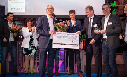 Jörg Weber (3. von links) erhält den 1. Preis der OptecNet Start-up Challenge 2019 / Foto: Optonet