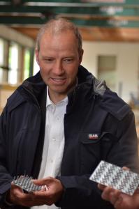Dipl.-Ing. Ralf Stoodt: Als Obmann im Güteausschuss des GIN kennt sich der Sachverständige mit den hohen Qualitätsanforderungen bestens aus, die die Gütegemeinschaft Nagelplattenprodukte e.V. und der Interessenverband Nagelplatten e.V. an die Verbandsmitglieder stellen. (Foto: Andrea Nuding für den GIN, Ostfildern; www.nagelplatten.de)