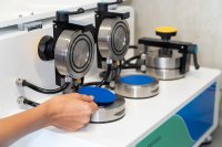 Die Durchlässigkeit von Folien gegenüber Wasserstoff kann ab sofort am SKZ bestimmt werden. (Foto: Luca Hoffmannbeck, SKZ)