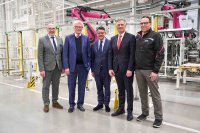 Jörg-Michael Müller (Landtagsabgeordneter), Prof. Dr. Friedhelm Loh (Inhaber und Vorstandsvorsitzender der Friedhelm Loh Group), Ministerpräsident Hessen Boris Rhein, Markus Asch (CEO Rittal International und Rittal Software Systems) und Jürgen Kromer, Werkleiter bei Rittal Haiger (v.l.)