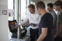 Andreas Heyde (Ledvance) erklärt, wie mit dem mobilen Messkoffer Einsparpotentiale ermittelt werden können Andreas Heyde (Ledvance) erklärt, wie mit dem mobilen Messkoffer Einsparpotentiale ermittelt werden können