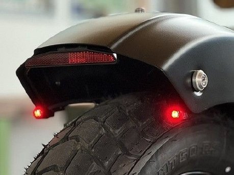 LED Blinker Rücklicht unter dem Heckfender_Zuschnitt.jpg