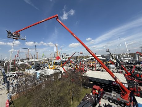 STEIGER_T_570_HF_Hybrid_roggermaier_bauma_01_0.jpg