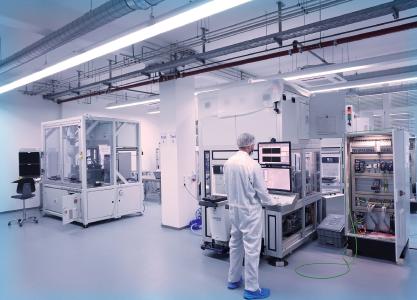 Reinraum der Firma PVA TePla Analytical Systems GmbH in Westhausen