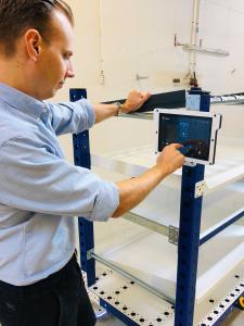 eQart® lässt sich einfach per Tablet programmieren und bei Bedarf fernsteuern, Bildquelle: FlexQube