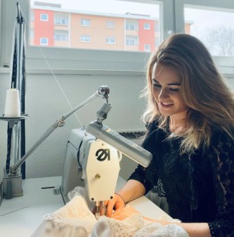 PM 06_26 Bild 2 Maßschneiderin Jessica Schönberger.jpg