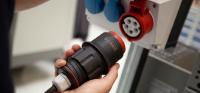 Prämierter CEE-Stecker mit Drehmechanismus: Der "Easily Detachable Connector", Foto: FarbFilmFreun.de