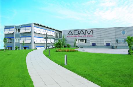 Unter anderem Kunden aus den Bereichen Einzelhandel, Automobilindustrie, Elektronik und Möbel kommen bei Adam NG in den Genuss der neuesten Heatset-Technologie (Foto: © Adam NG)