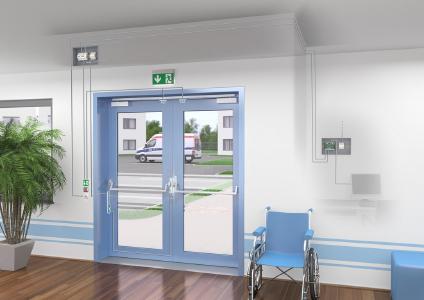 Umgebungsmodelle zeigen typische Anwendungsgebiete, beispielsweise den normgerechten Fluchtweg über zwei Flügel in einem Krankenhaus, Grafik: ASSA ABLOY Sicherheitstechnik GmbH
