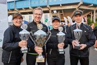Die Schüco Markenbotschafter gewinnen vier Pokale für das größte Team, das schnellste Frauen-Team, das zweitschnellste Herren-Team und das größte Frauen-Team (Bild: Schüco International KG)
