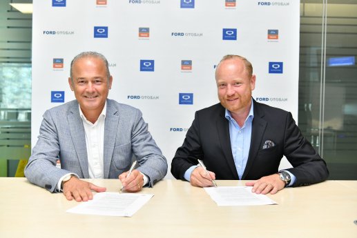 Gueven_Oezyurt_and_Andreas_Haller_LOI_signing-scaled.jpg