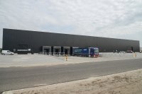 Eine erste Maßnahme im Ausbau der Lagerlogistik ist die Standorterweiterung der niederländischen Sievert Logistik-Tochter N.T.M. um eine neue Lagerhalle.