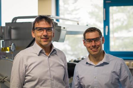 Prof. Dr.-Ing. Hans Hasse und Juniorprof. Dr.-Ing. Jakob Burger (v.l.n.r.) / Foto: Lehrstuhl für Thermodynamik, TU Kaiserslautern
