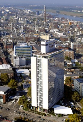 Stammwerk der BASF Gruppe - Ludwigshafen.jpg