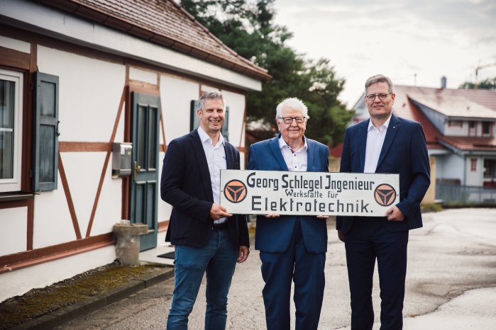 PR-80JahreSchlegel_GF+ Firmenschild_.jpg