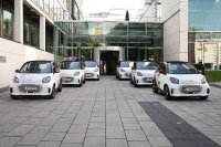 Sechs Ausbildungsbetriebe in der Region Stuttgart erhalten für ihre exzellenten Leistungen im Ausbildungsbereich einen E-Smart für die Nutzungsdauer von einem Jahr.