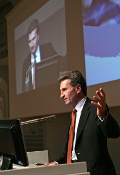 oettinger-hoch.jpg