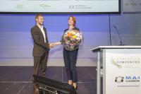 Feierliche Verabschiedung von Martina Bulat und Übergabe des Traineeprogramms des Carbon Composites e.V. an Herrn Florian Helber anlässlich des Symposium Composites in Augsburg