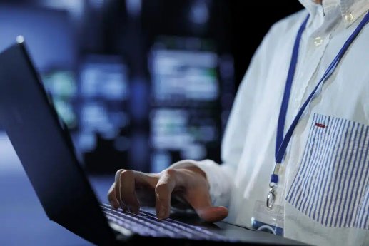 tech-support-prevents-servers-overload-1024x683.jpg.webp