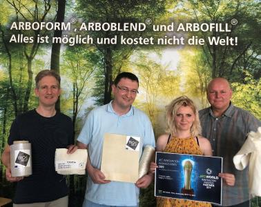 Helmut Nägele, Dr. Michael Schweizer, Erna Muks und Jürgen Pfitzer der TECNARO GmbH freuen sich über den JEC World Award 2019
